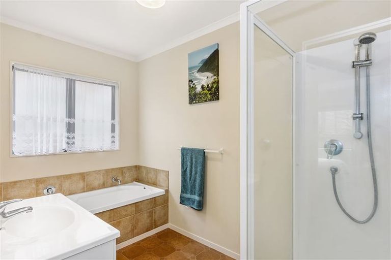 Photo of property in 84 Oteki Park Drive, Welcome Bay, Tauranga, 3112
