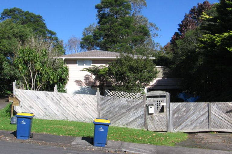Photo of property in 14 Onedin Place, Titirangi, Auckland, 0604