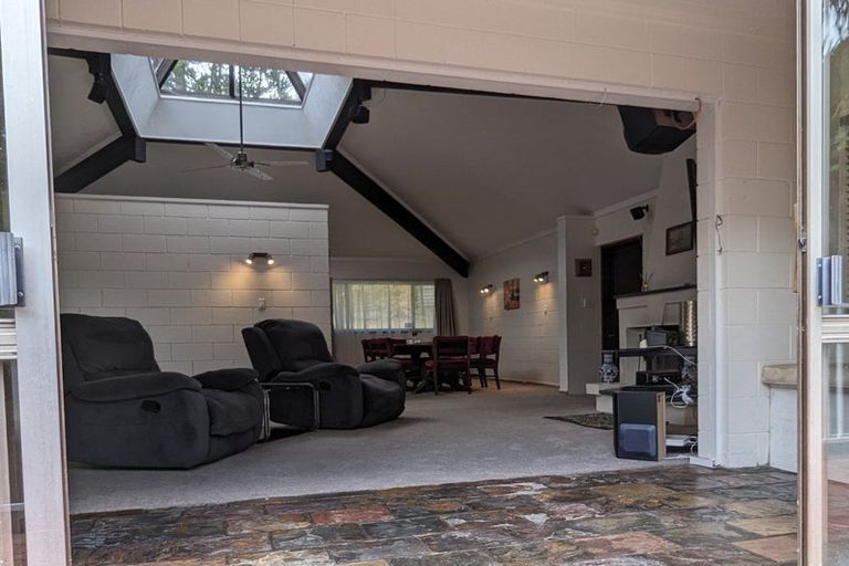 Photo of property in 118b Konini Road, Titirangi, Auckland, 0604