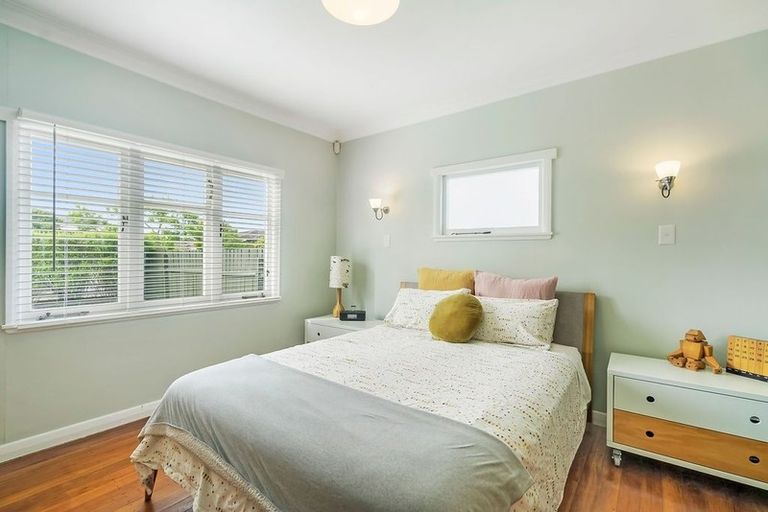 Photo of property in 121 Titirangi Road, New Lynn, Auckland, 0600