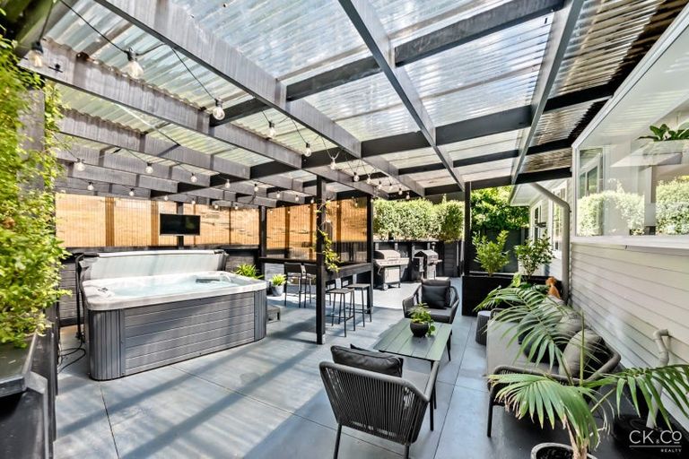 Photo of property in 74 Elmslie Road, Pinehaven, Upper Hutt, 5019