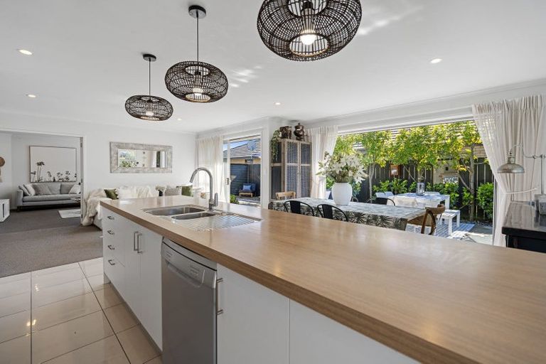 Photo of property in 33 Rainey Crescent, Papamoa Beach, Papamoa, 3118