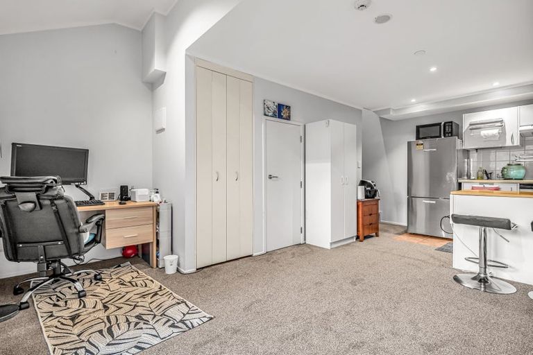 Photo of property in 4a/30 Westward Ho, Glen Eden, Auckland, 0602