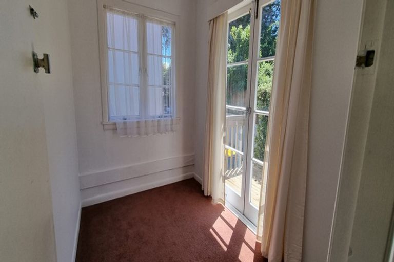 Photo of property in 2/18 Forrest Hill Road, Forrest Hill, Auckland, 0620