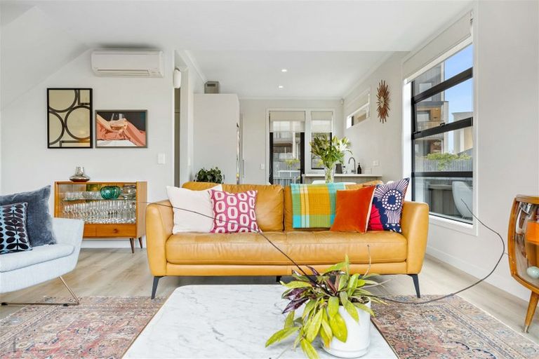 Photo of property in 19 Frank Gill Road, Hobsonville, Auckland, 0616