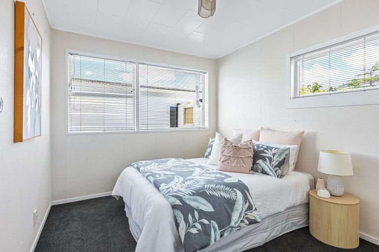 Photo of property in 35 Fairway Avenue, Red Beach, 0932