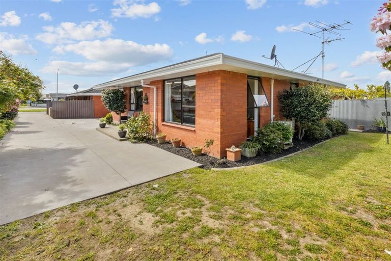 Photo of property in 2/151 Northcote Road, Northcote, Christchurch, 8052