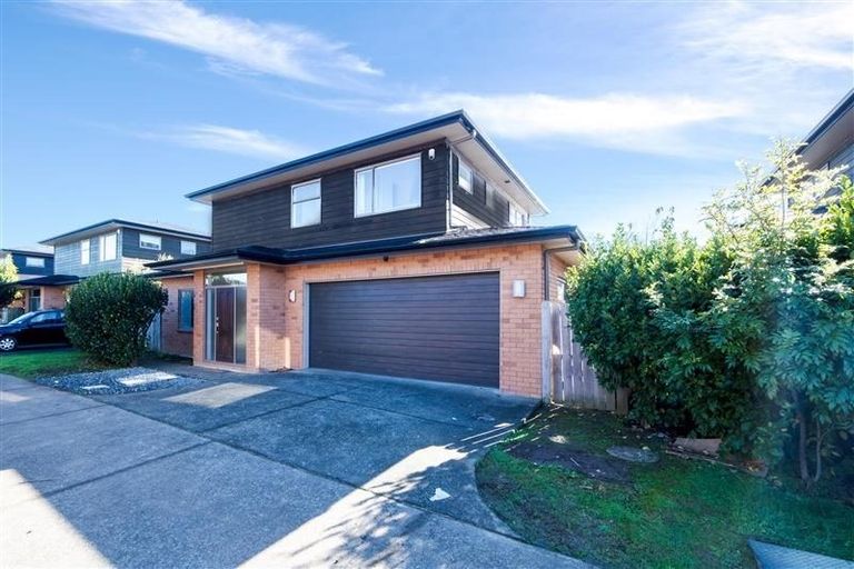 Photo of property in 16f Lincoln Road, Henderson, Auckland, 0610
