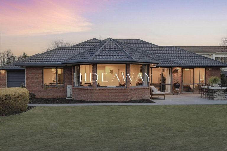 Photo of property in 32 Hussey Road, Harewood, Christchurch, 8051