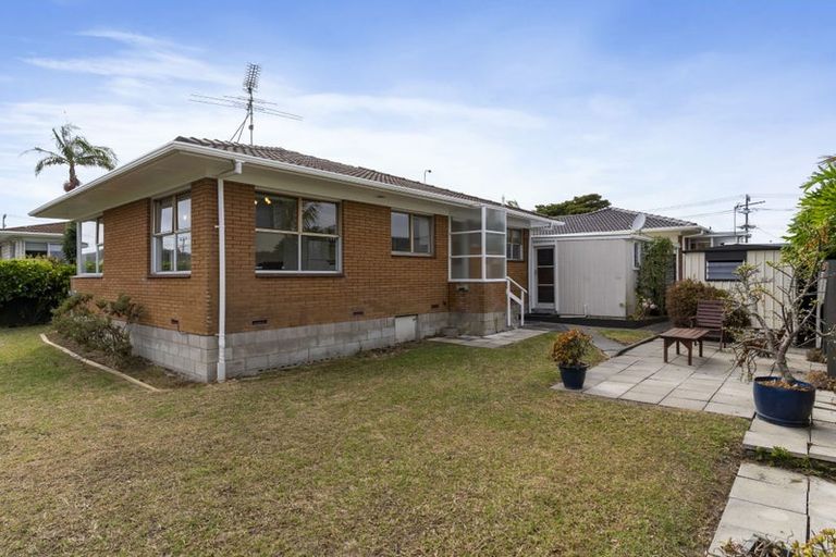 Photo of property in 3/39 Eversleigh Road, Belmont, Auckland, 0622