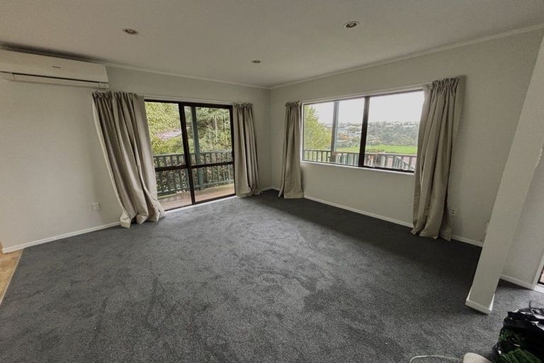Photo of property in 22 Albatross Close, Whitby, Porirua, 5024
