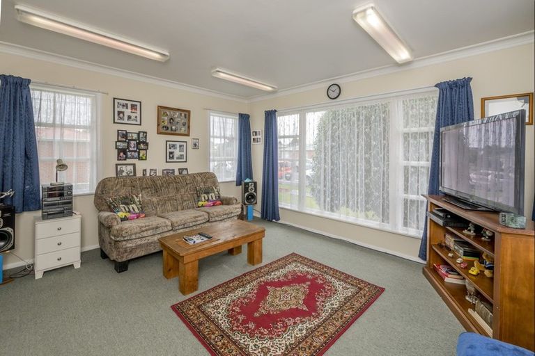 Photo of property in 19 Stanley Street, Levin, 5510