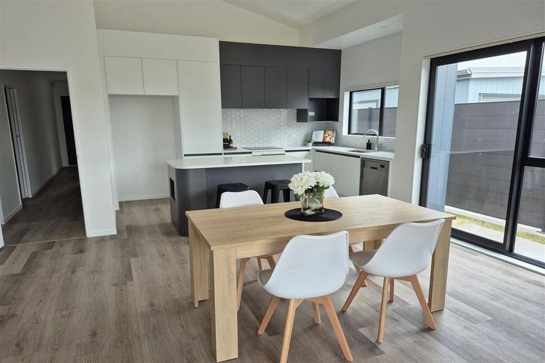 Photo of property in 64 Mataikokako Loop, Kawakawa Bay, 2585