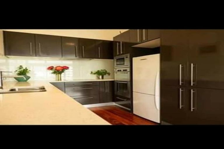 Photo of property in 74 Oriental Parade, Oriental Bay, Wellington, 6011