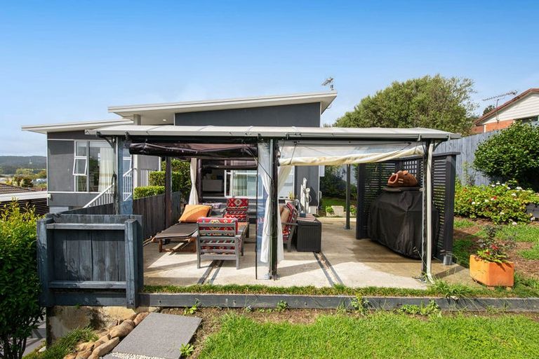 Photo of property in 19 Te Kauri Place, Helensville, 0800
