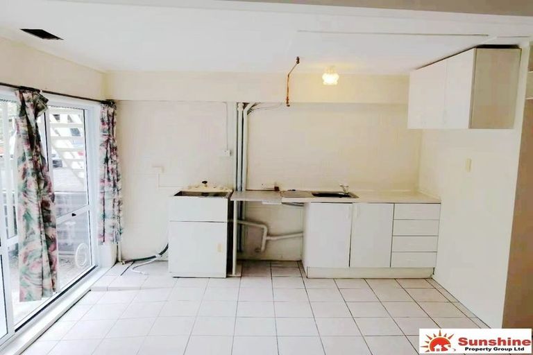 Photo of property in 244 Boord Crescent, Kumeu, 0891