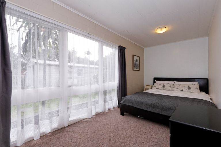 Photo of property in 218 Glengarry Road, Glen Eden, Auckland, 0602
