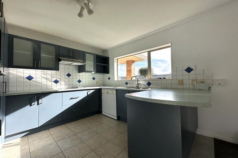 Photo of property in 3 Chesterton Terrace, Henderson, Auckland, 0612