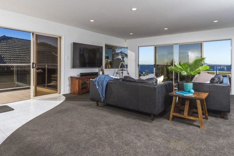 Photo of property in 1/25 Churchill Road, Murrays Bay, Auckland, 0630