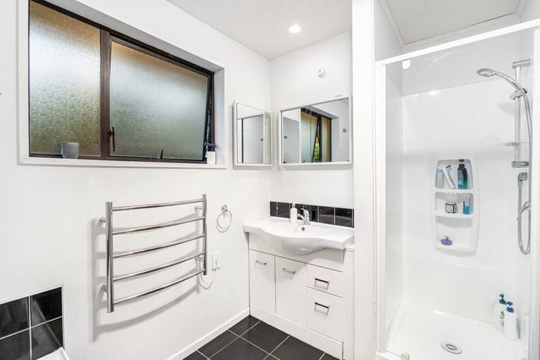 Photo of property in 31 Solomon Avenue, Redwood, Christchurch, 8051