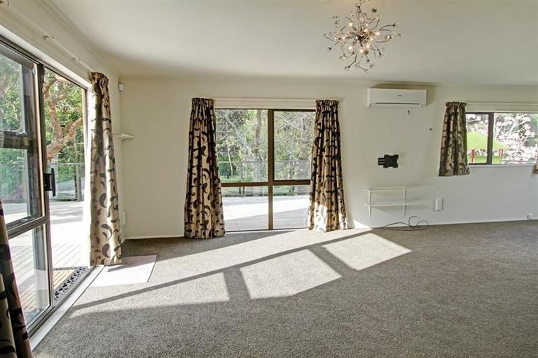 Photo of property in 110 Chelsea View Drive, Chatswood, Auckland, 0626