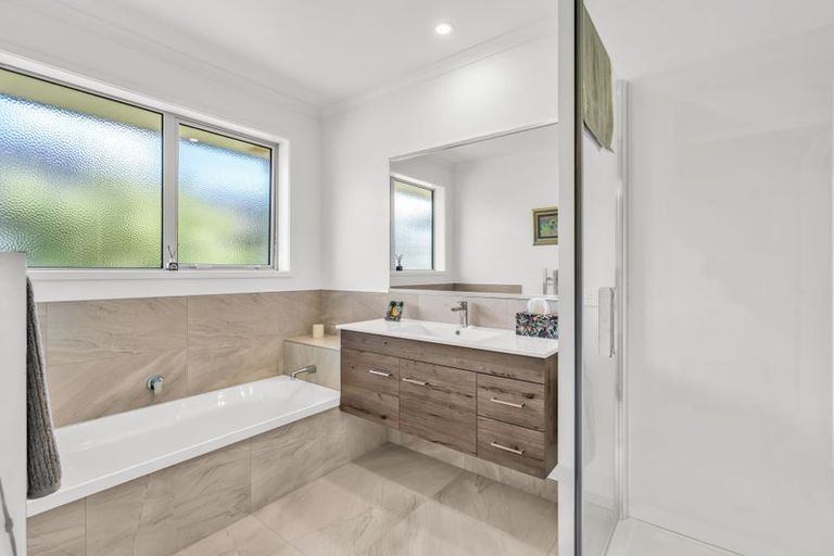 Photo of property in 11 Kaurinui Crescent, One Tree Point, 0118