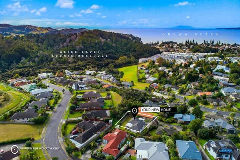 Photo of property in 22 Roberta Crescent, Orewa, 0931