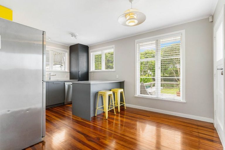 Photo of property in 99 Taikata Road, Te Atatu Peninsula, Auckland, 0610