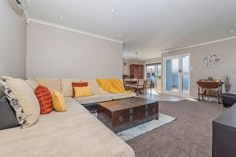 Photo of property in 4 Pipitea Place, Massey, Auckland, 0614
