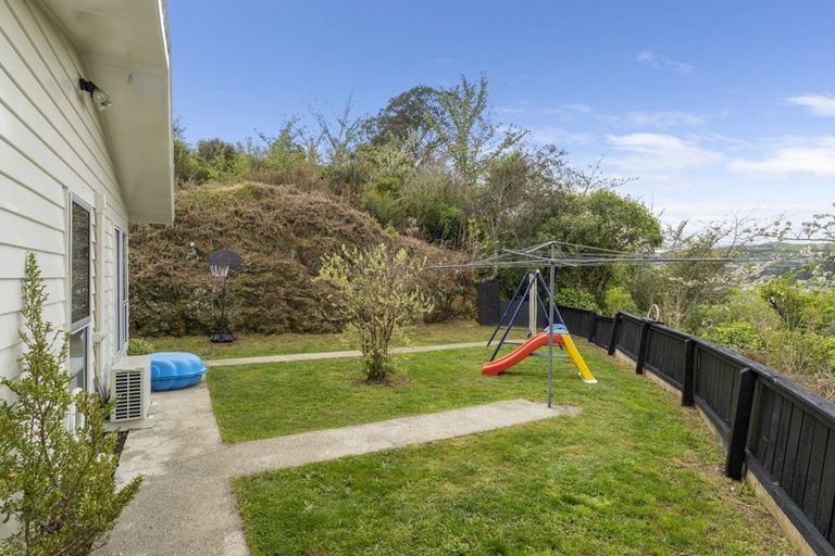 Photo of property in 5a Julia Place, Tawa, Wellington, 5028