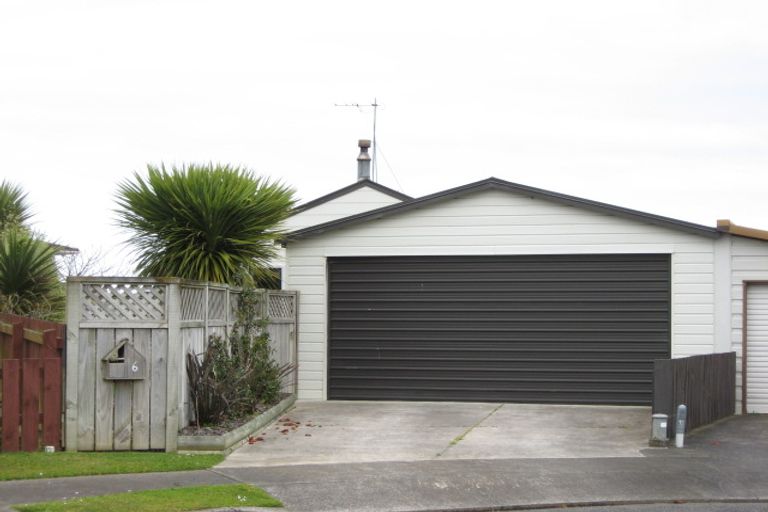 Photo of property in 6 Milne Place, Merrilands, New Plymouth, 4312