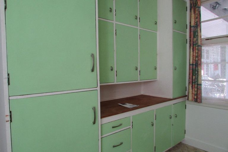 Photo of property in 2 Hawkhurst Road, Lyttelton, 8082