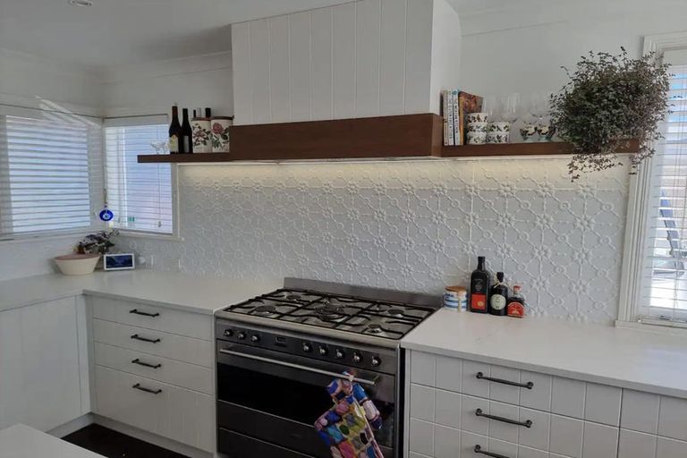 Photo of property in 1047 Whangaparaoa Road, Tindalls Beach, Whangaparaoa, 0930