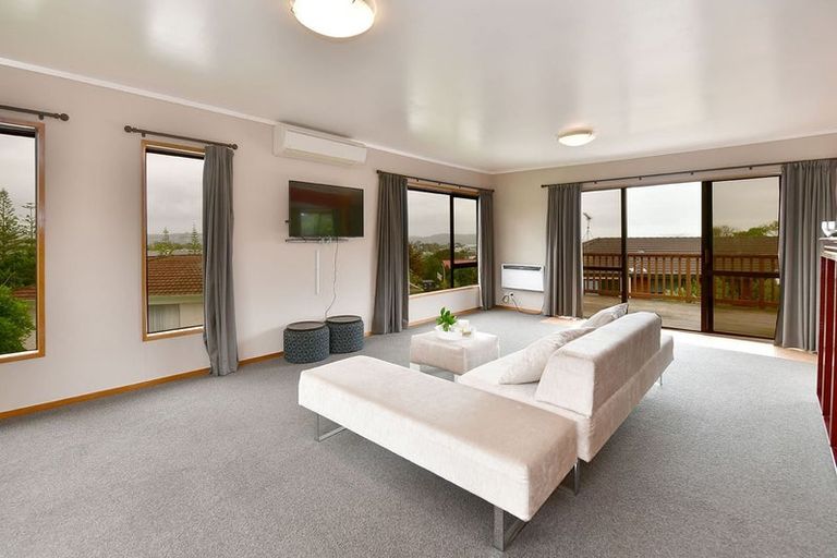 Photo of property in 3 Higham Ferrers Place, Red Beach, 0932