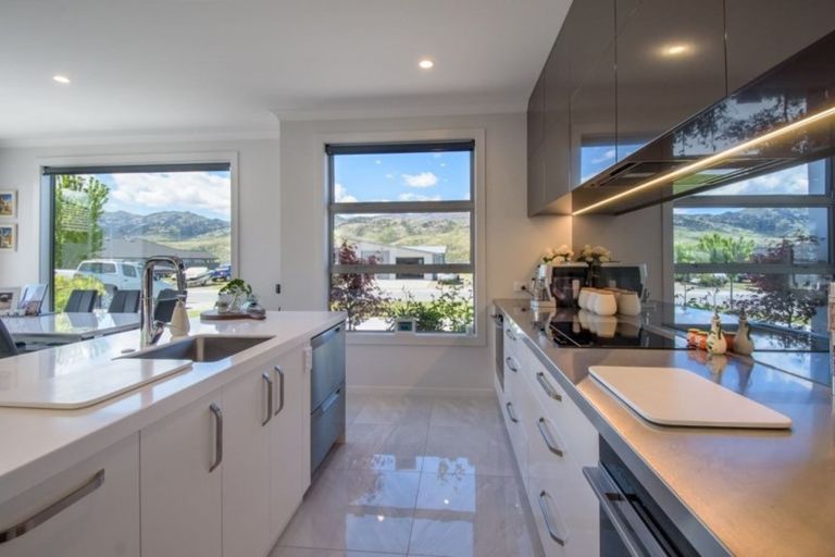 Photo of property in 15 De Bettencor Place, Mount Pisa, Cromwell, 9383