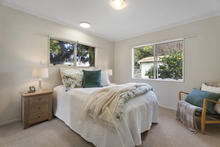 Photo of property in 14 Woodward Avenue, Mangere Bridge, Auckland, 2022