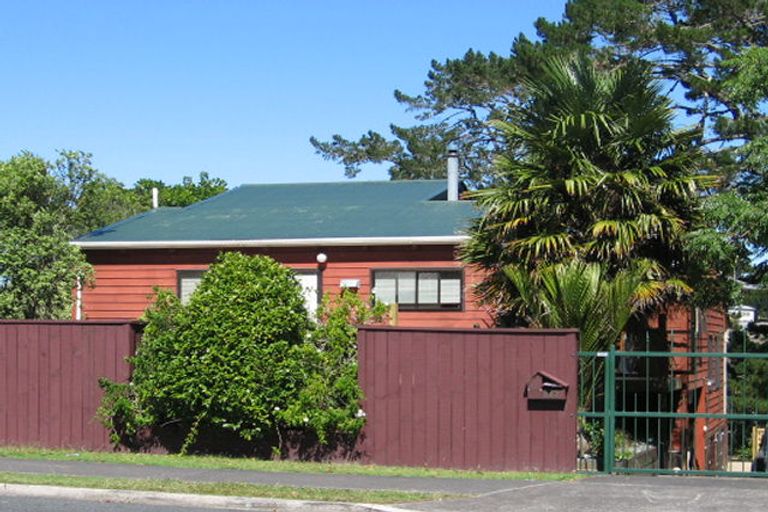 Photo of property in 117 Oreil Avenue, West Harbour, Auckland, 0618