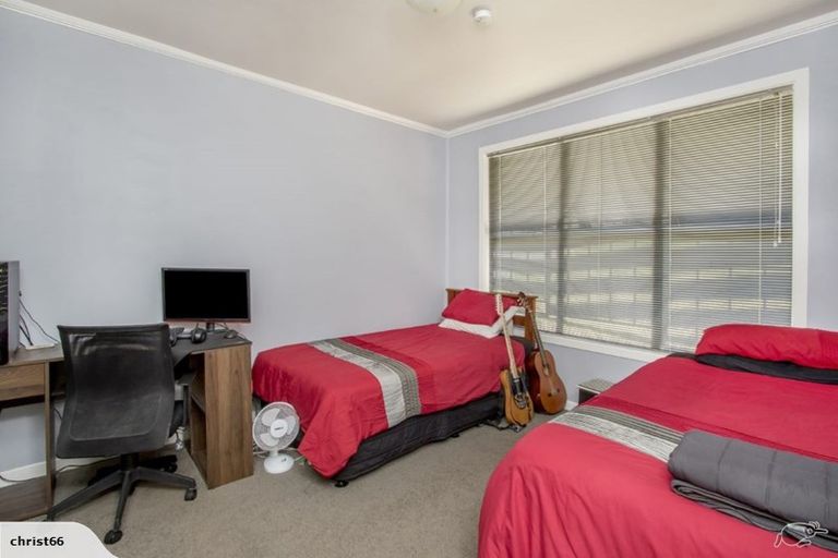 Photo of property in 27a Eastglen Road, Glen Eden, Auckland, 0602