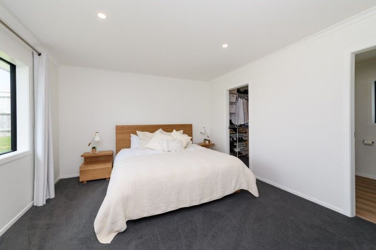 Photo of property in 12 Corsica Court, Fitzherbert, Palmerston North, 4410