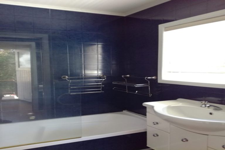 Photo of property in 1/10 Alma Street, Te Atatu South, Auckland, 0610