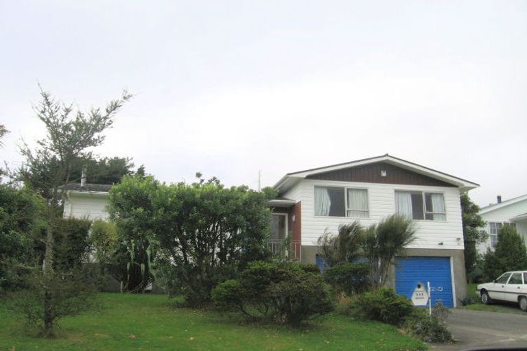 Photo of property in 111 Taylor Terrace, Tawa, Wellington, 5028