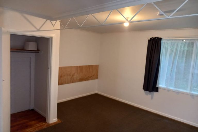 Photo of property in 1/10 Mckelvey Place, Tawa, Wellington, 5028