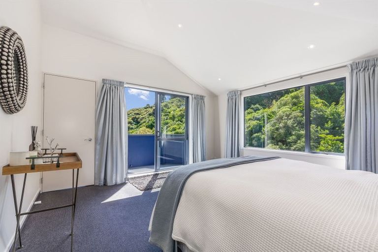 Photo of property in 86 Airlie Road, Plimmerton, Porirua, 5026