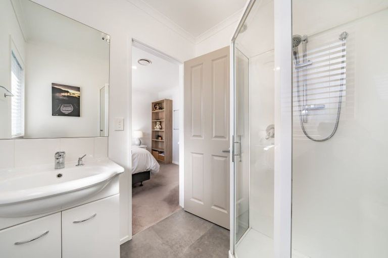 Photo of property in 76 Kirton Drive, Riverstone Terraces, Upper Hutt, 5018