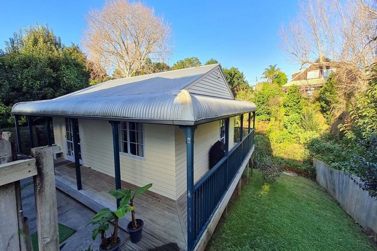 Photo of property in 25 Glenfern Road, Mellons Bay, Auckland, 2014