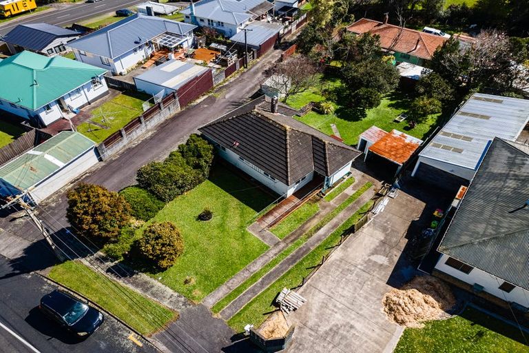 Photo of property in 3 Endeavour Street, Marfell, New Plymouth, 4310