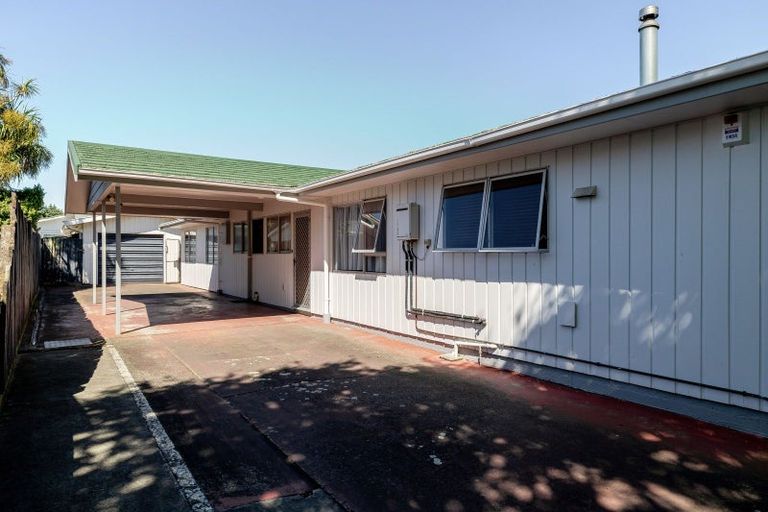 Photo of property in 10 Lockhart Avenue, Milson, Palmerston North, 4414