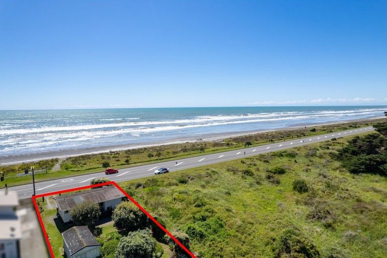 Photo of property in 224 Marine Parade, Otaki Beach, Otaki, 5512