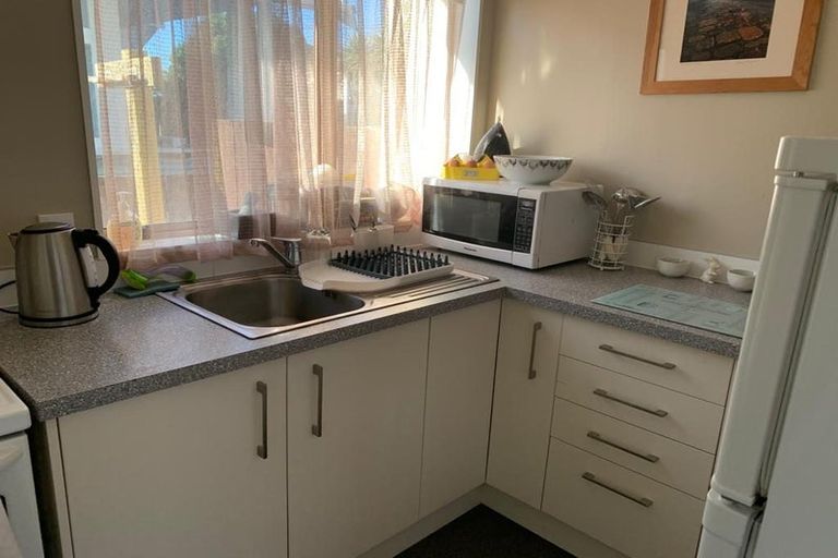 Photo of property in 3/49 Apu Crescent, Lyall Bay, Wellington, 6022