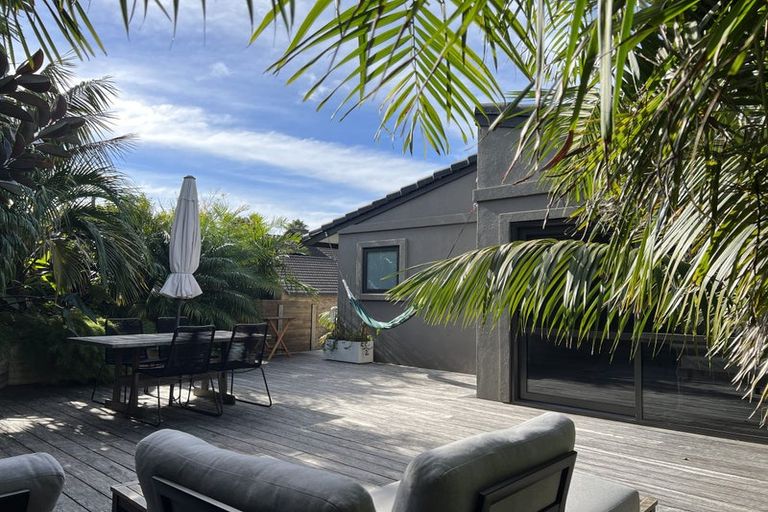 Photo of property in 1/8 Commodore Parry Road, Castor Bay, Auckland, 0620